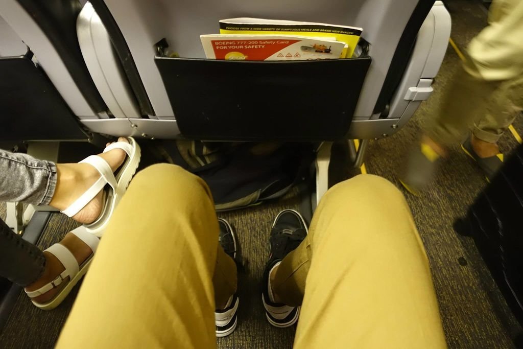 0037b DSC05712 Legroom