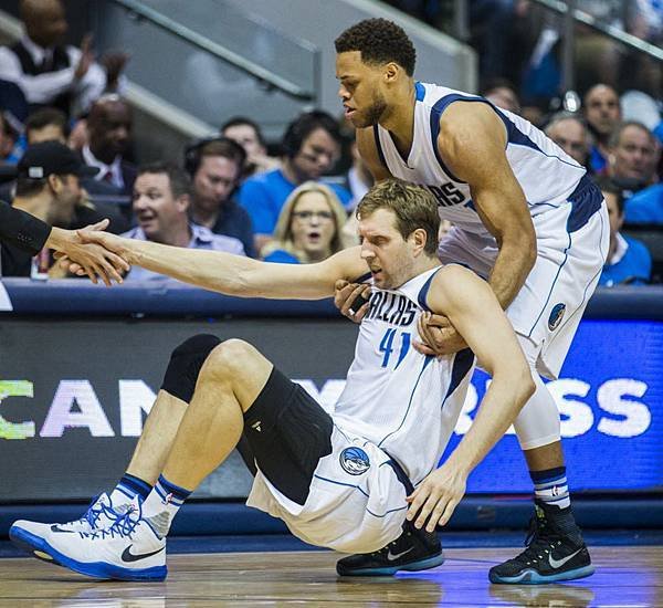 Justin anderson help dirk in MavsThunder042116