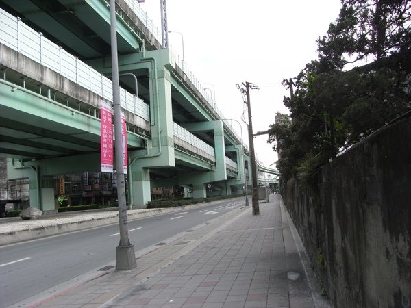 基隆路3.JPG