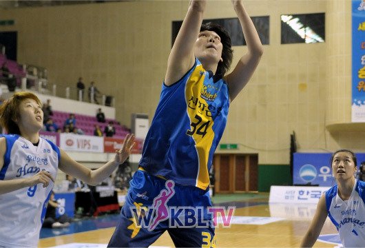 111021    hansae v.s 新韓 - 河恩珠