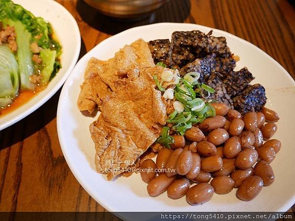 【彰化鹿港】悟時，鹿港老街新祖宮旁的清新小麵店。也有素食麵。