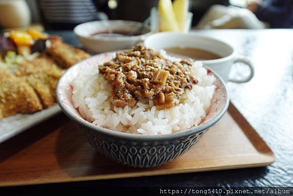 【大坑景觀餐廳】享自在。園區內有四家餐廳，澄石享自在有落羽松