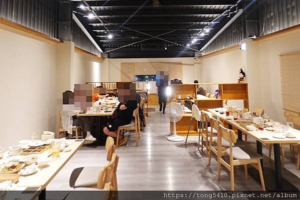 【彰化員林】富味美之家三義店。鳳梨蝦球 半顆鳳梨端上桌超吸睛