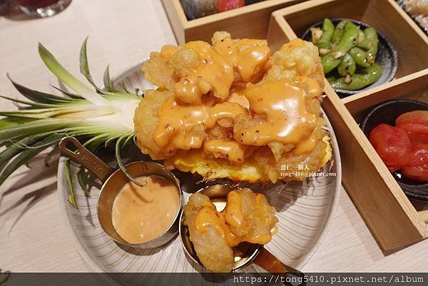 【彰化員林】富味美之家三義店。鳳梨蝦球 半顆鳳梨端上桌超吸睛