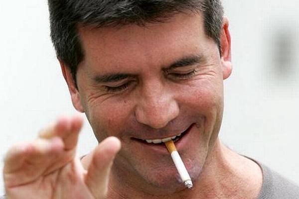 Simon-Cowell-enjoys-a-cigarette-as-he-meets-the-Press