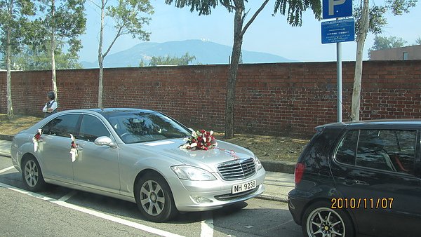 往赤柱路上看到的新娘車