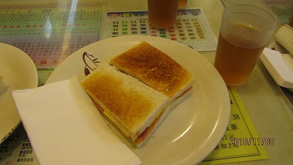 餐肉蛋多士