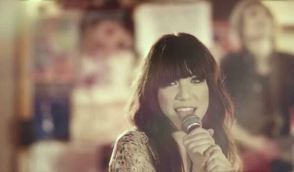 carly-rae-jepsen-call-me-maybe_682x400_1f6.jpg