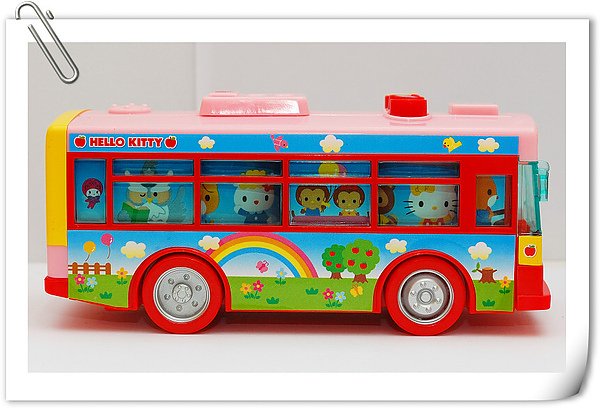 Hello Kitty bus (8).jpg