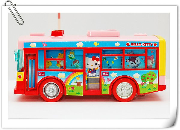 Hello Kitty bus (10).jpg