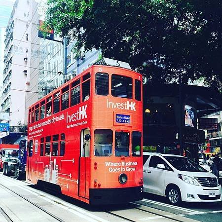 紅紅的電車.jpg