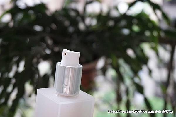 RMK 水凝柔光粉霜-產品設計.jpg