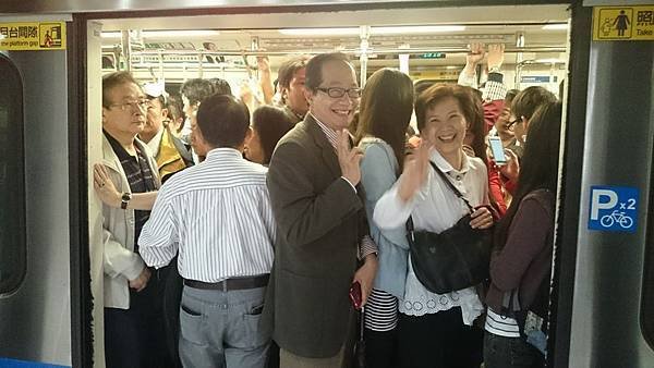 20131124_MRT_Xinyi_Line12.jpg