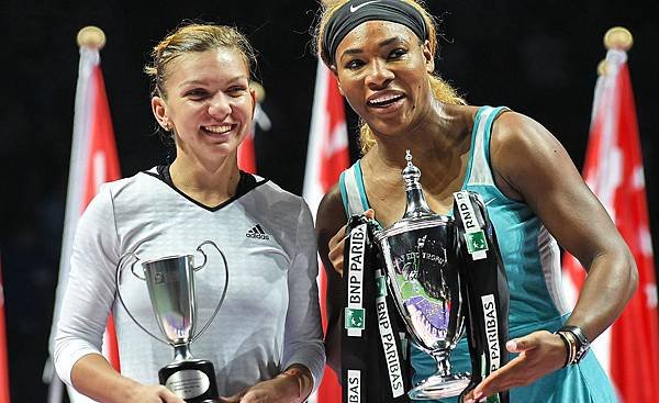 runner-up-halep-managed-a-smile-alongside-champion-williams-during-the-trophy-ceremony_1bypgqz8ac4ow1jfdgkf36f9ab.jpg