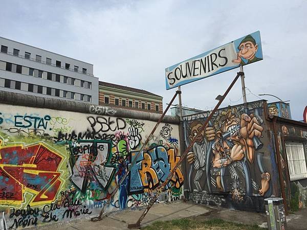 20150608_iPhone_Berlin_Museum_Wall_169.jpg