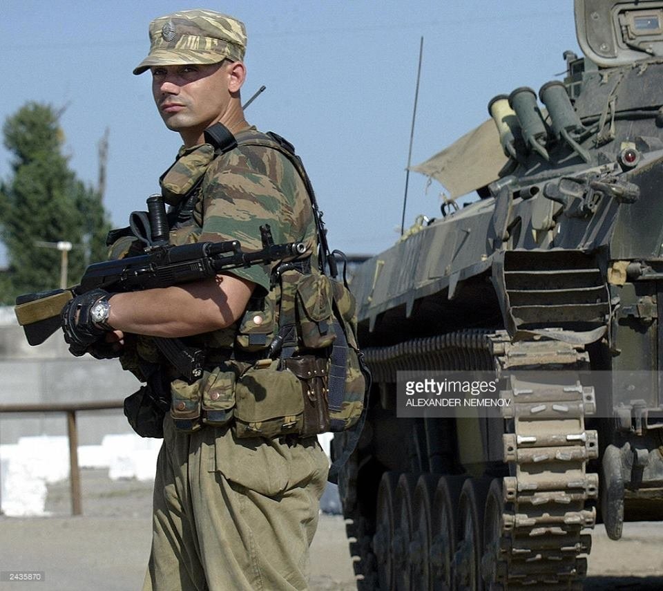 26th August, 2003. An MVD trooper guards the entrance to a building of the Chechen republic government..jpg