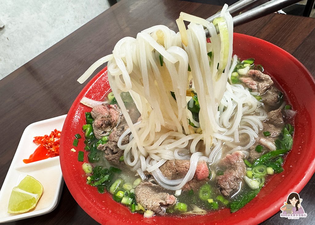 【板橋美食】阿準越南料理附菜單，法國麵包酥脆，越式河粉牛肉嫩