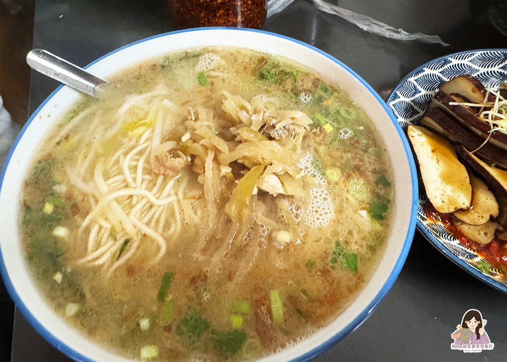 【龍潭美食】橋頭老麵店附上菜，道地的客家美食，專賣榨菜肉絲麵