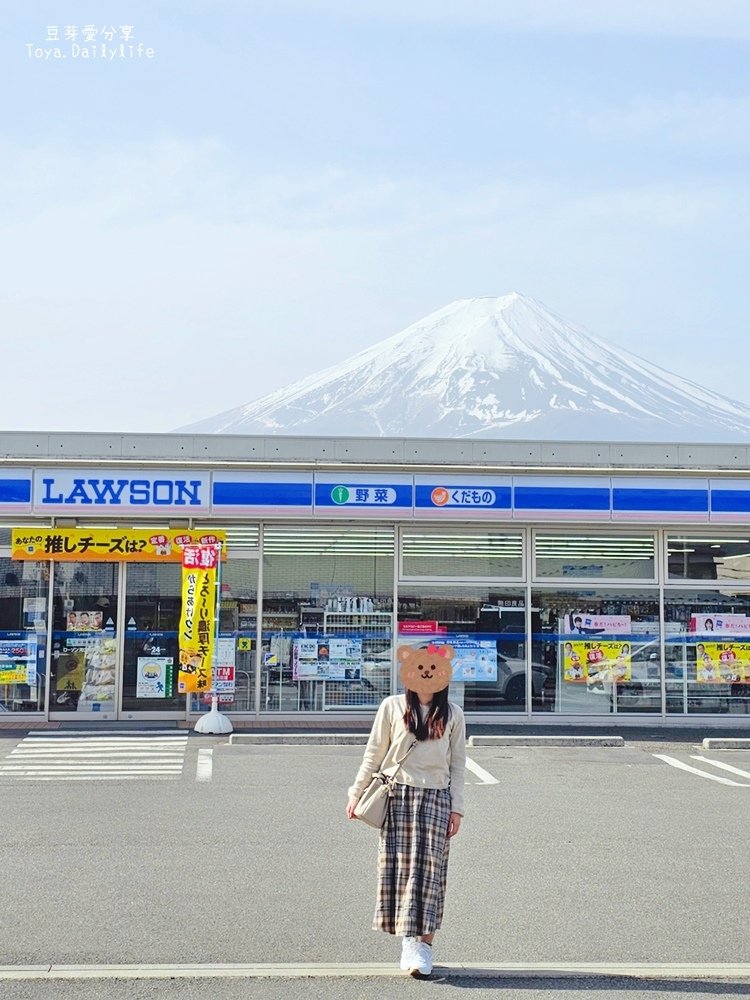 下吉田街道 . LAWSON . 平交道｜在河口湖蒐集不同角