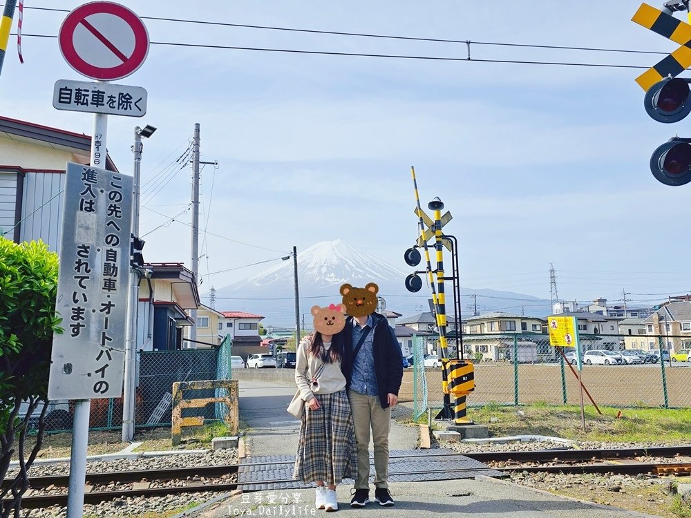 下吉田街道 . LAWSON . 平交道｜在河口湖蒐集不同角