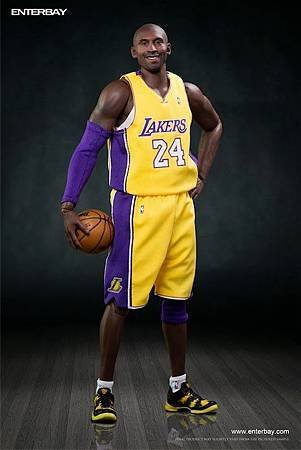 Enterbay-Kobe-Bryant-2_0-Real-Masterpiece-001