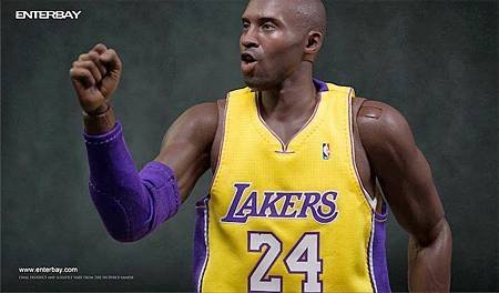 Enterbay-Kobe-Bryant-2_0-Real-Masterpiece-008