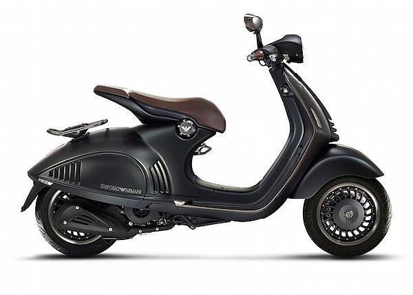 Vespa 946 Emporio Armani