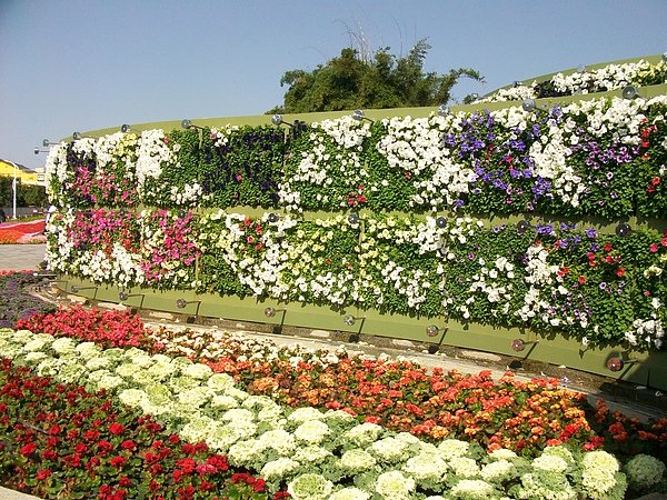 造型花牆及美麗花圃.jpg