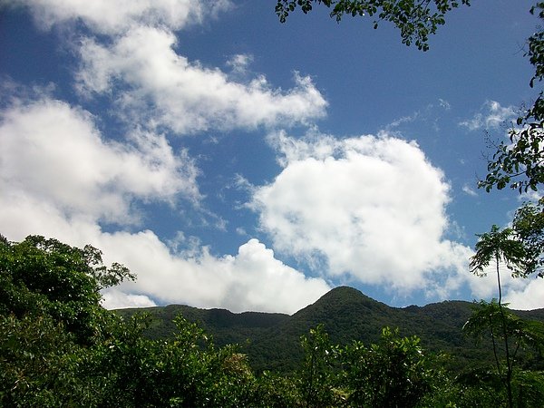 藍天遠山