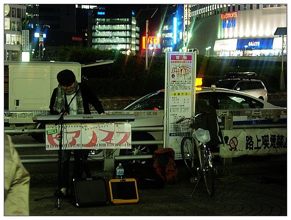 STREET SINGER.jpg