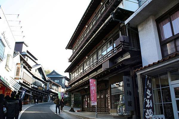 成田山新勝寺古色古香的表參道。