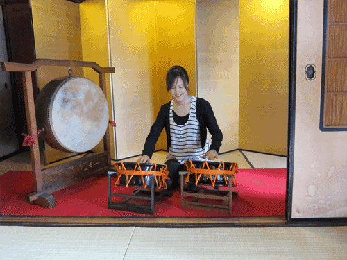 模仿藝妓打鼓.gif