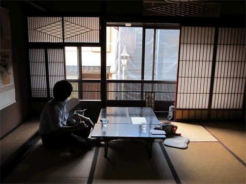 久連波2樓用餐處.gif