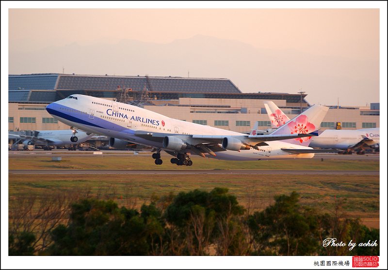 中華航空B-18203客機.jpg