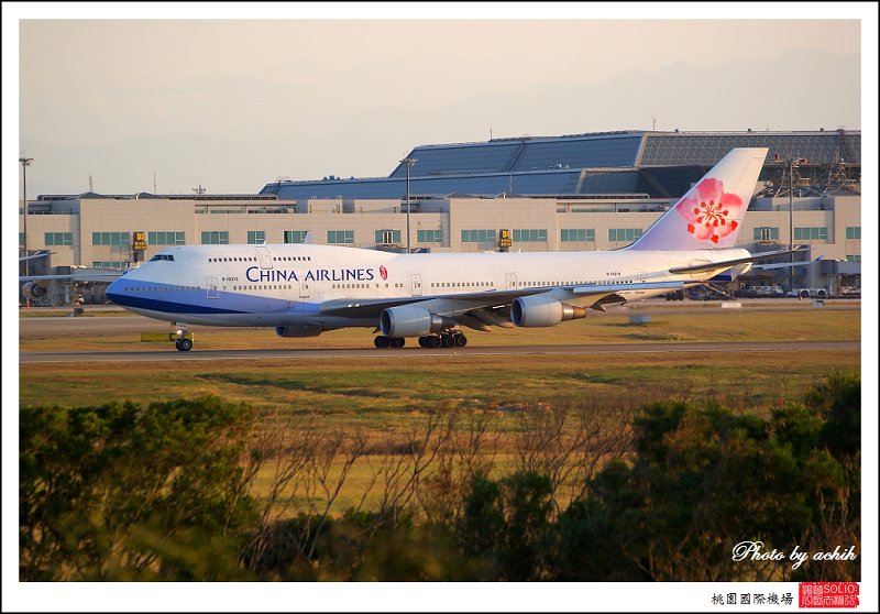 中華航空B-18212客機001.jpg