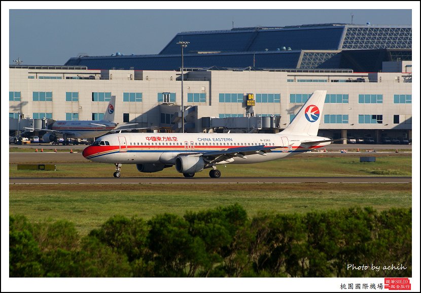 中國東方航空B-2363客機.jpg