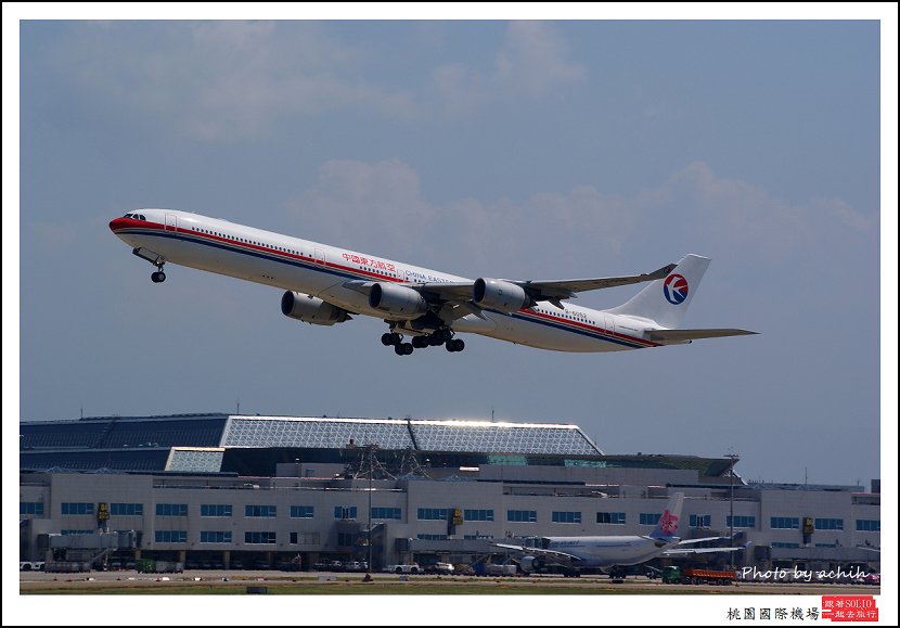 中國東方航空B-6052客機005.jpg