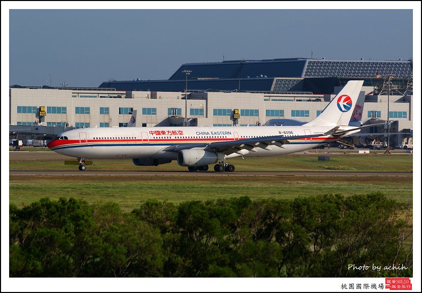 中國東方航空B-6096客機.jpg