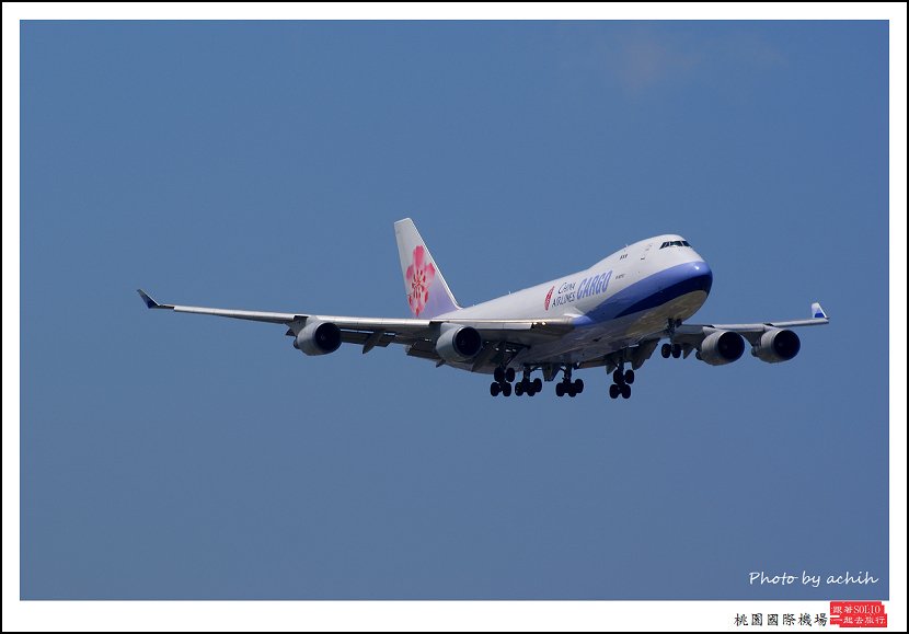 中華航空B-18707貨機.jpg