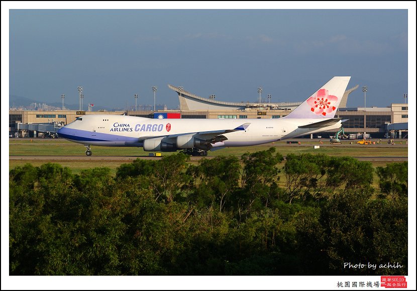 中華航空B-18710貨機.jpg