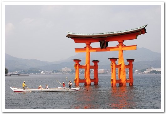 宮島神社海上大紅鳥居.jpg