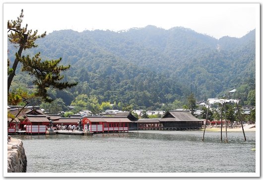 遠遠看嚴島神社.jpg