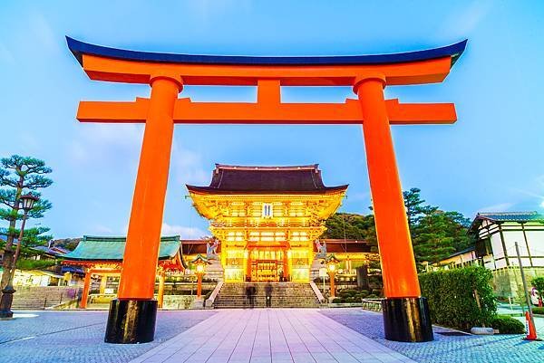 tokyo temple.jpg