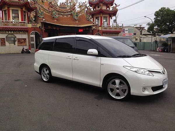 TOYOTA PREVIA 2.4 _01.jpg