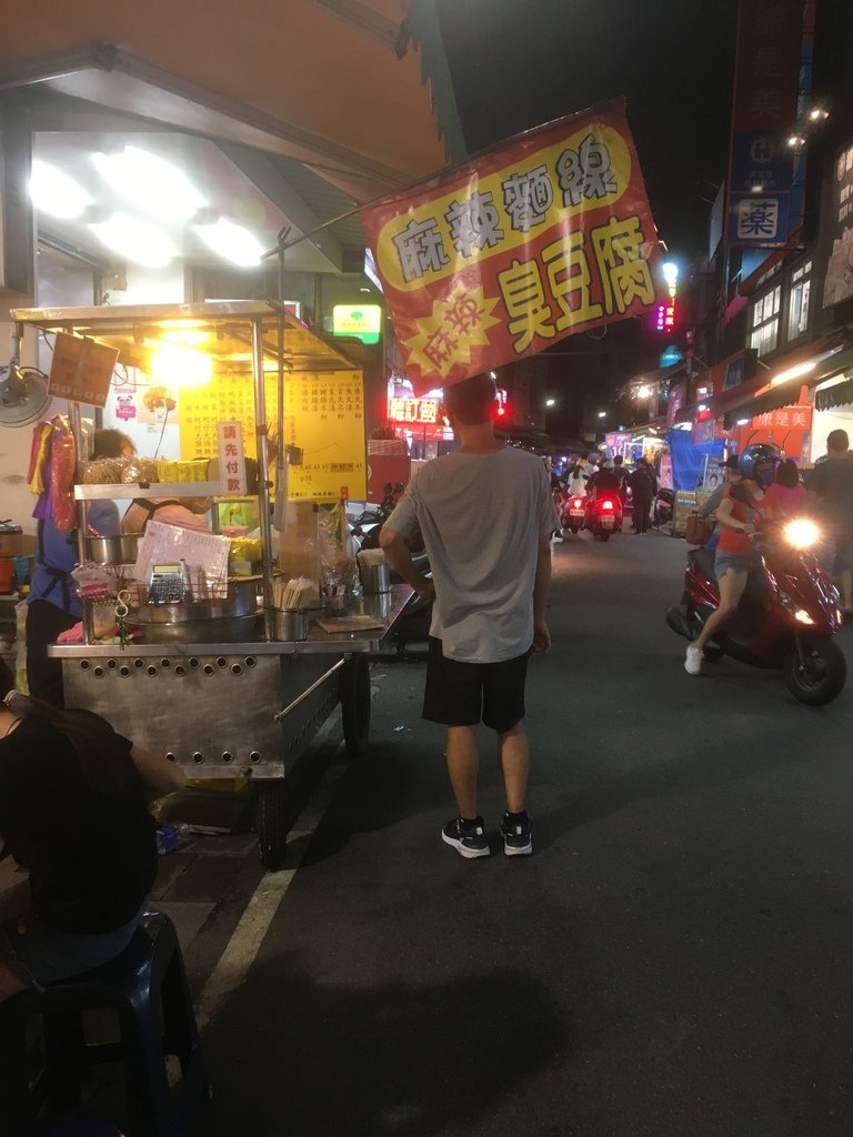 【美食】新北蘆洲｜麻辣臭豆腐鴨血｜夜市裡又臭又辣又好吃