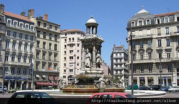 Lyon_2_-_Jacobins_(place_des)_2_副本