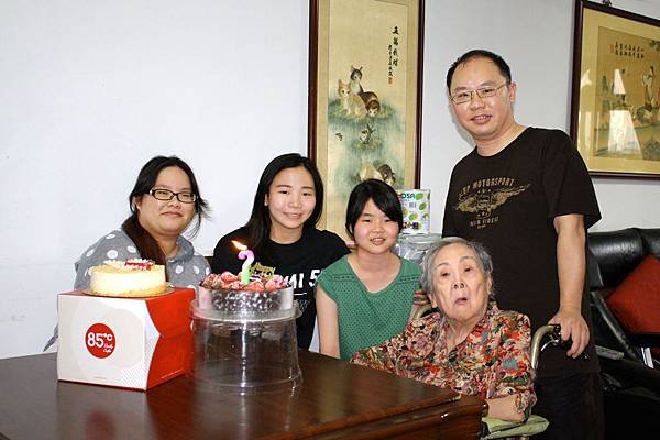 AA2014-0510-奶奶90大壽及母親節合家歡 祖孫 01.jpg