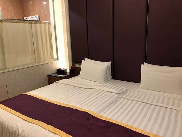 111/10/30幸福讚精品飯店(新北市新莊區思源路)