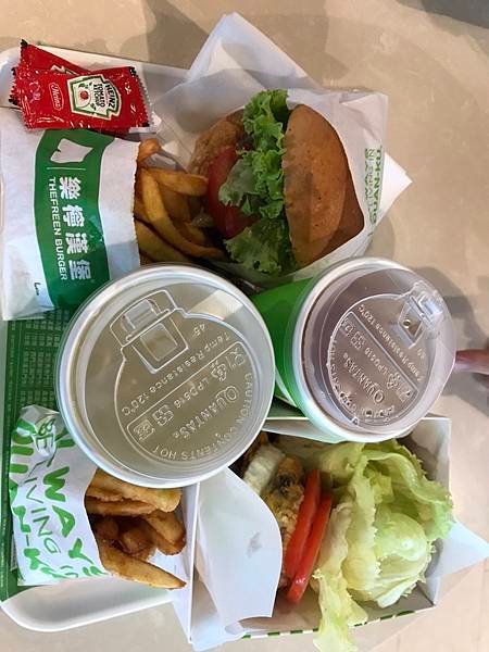 111/05/28樂檸漢堡新竹巨城店(新竹市東區中央路)