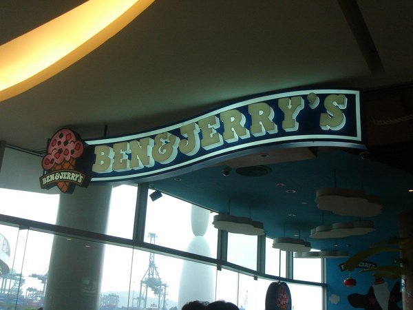 BEN ＆ JERRY&apos;S冰淇淋店